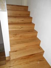 Treppe mit Admonter Eiche Landhausdiele geklebt